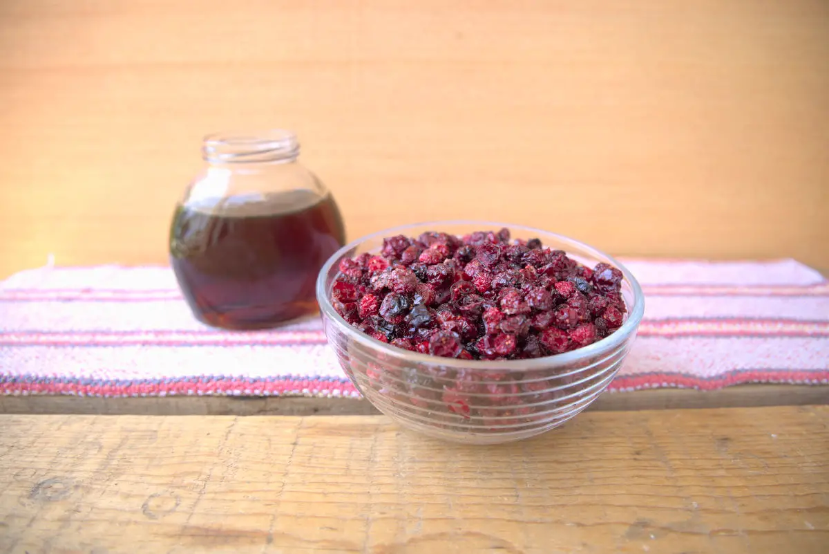 how to make dried cranberries- naturally sweetened