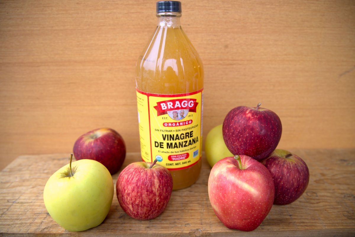 apple cider vinegar for a homemade hair rinse