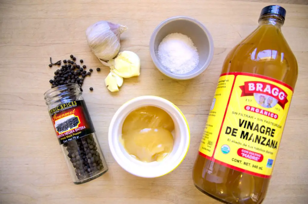 ingredients for pickled jalapeño brine